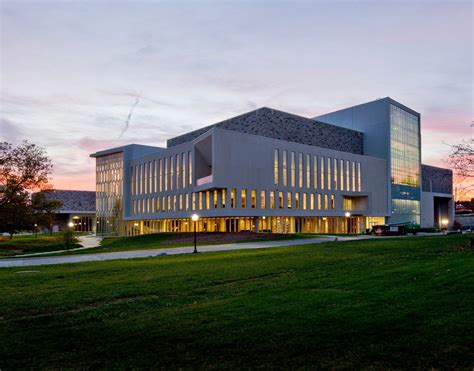 Moss arts center virginia tech - The Center for the Arts at Virginia Tech and the Institute for Creativity, Arts, and Technology are headquartered in the Moss Arts Center. The 150,000-square-foot …